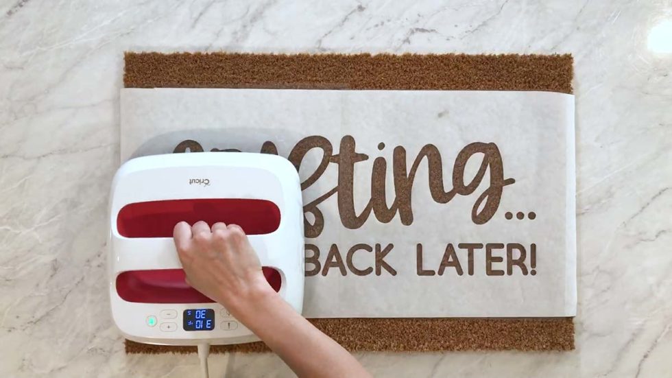 How to Make a Door Mat with Your Cricut | Karley Hall